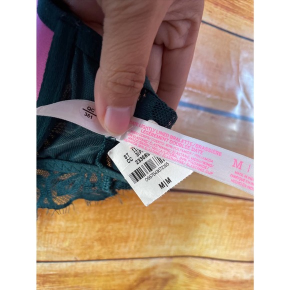 Victoria's Secret Date Lightly Lined Bralette Size Medium NWT - Picture 7 of 7